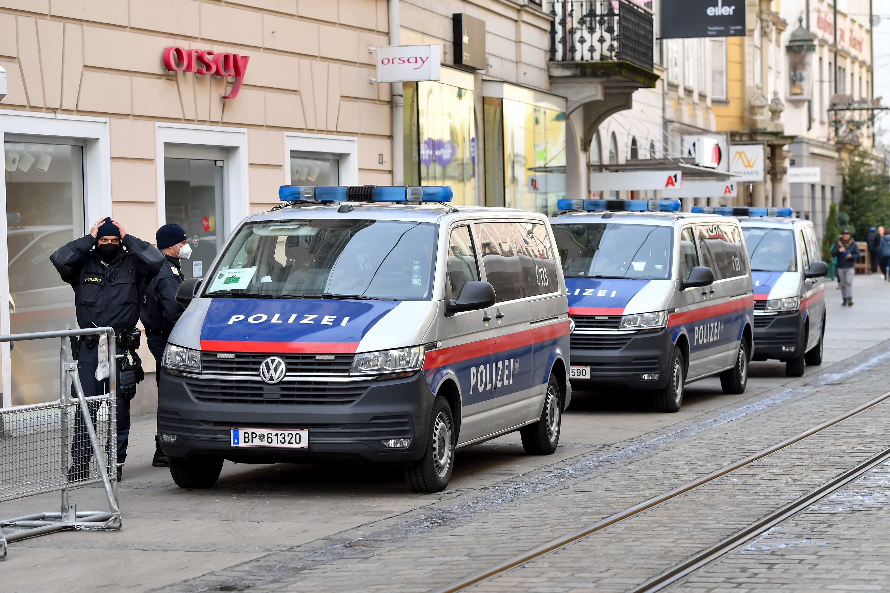 Kontrolldurck wird erhöht: Die Regierung kündigt engmaschige Maßnahmen-Kontrollen an.