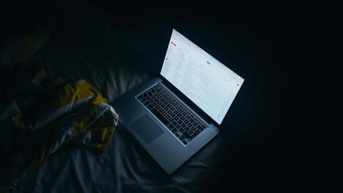 Handys und Computer: Schadet blaues Licht unseren Augen wirklich?