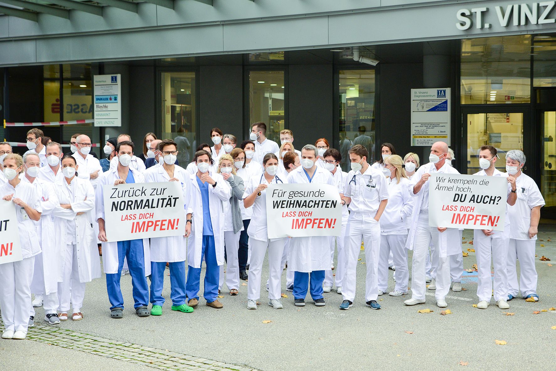 In den letzten Monaten gab es immer mehr Angriffe auf Gesundheitspersonal. Den Angestellten reicht's. Hier beim Protest in Ried.
