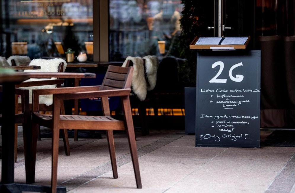 Deutschland verschärft: Es gilt künftig 2G+ in der Gastronomie.