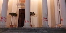 "I love Milfs" – Vandalen verunstalten Karlskirche