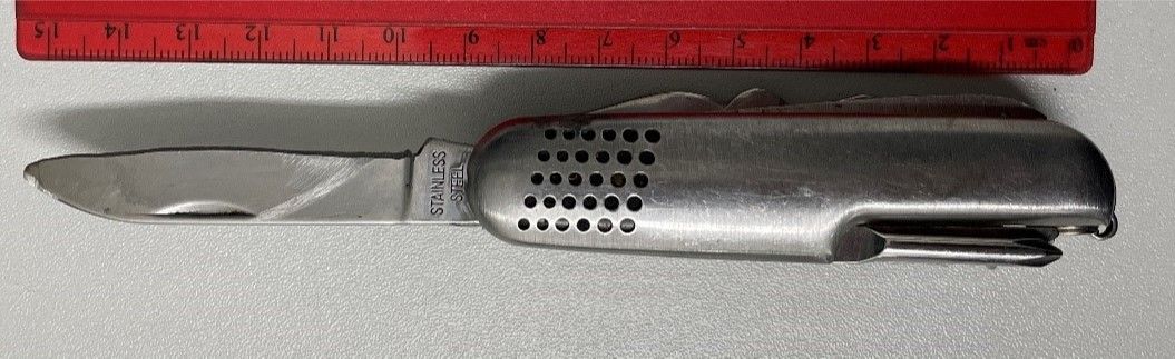 Mit diesem Messer wurde die Reinigungskraft vom Tatverdächtigen bedroht.