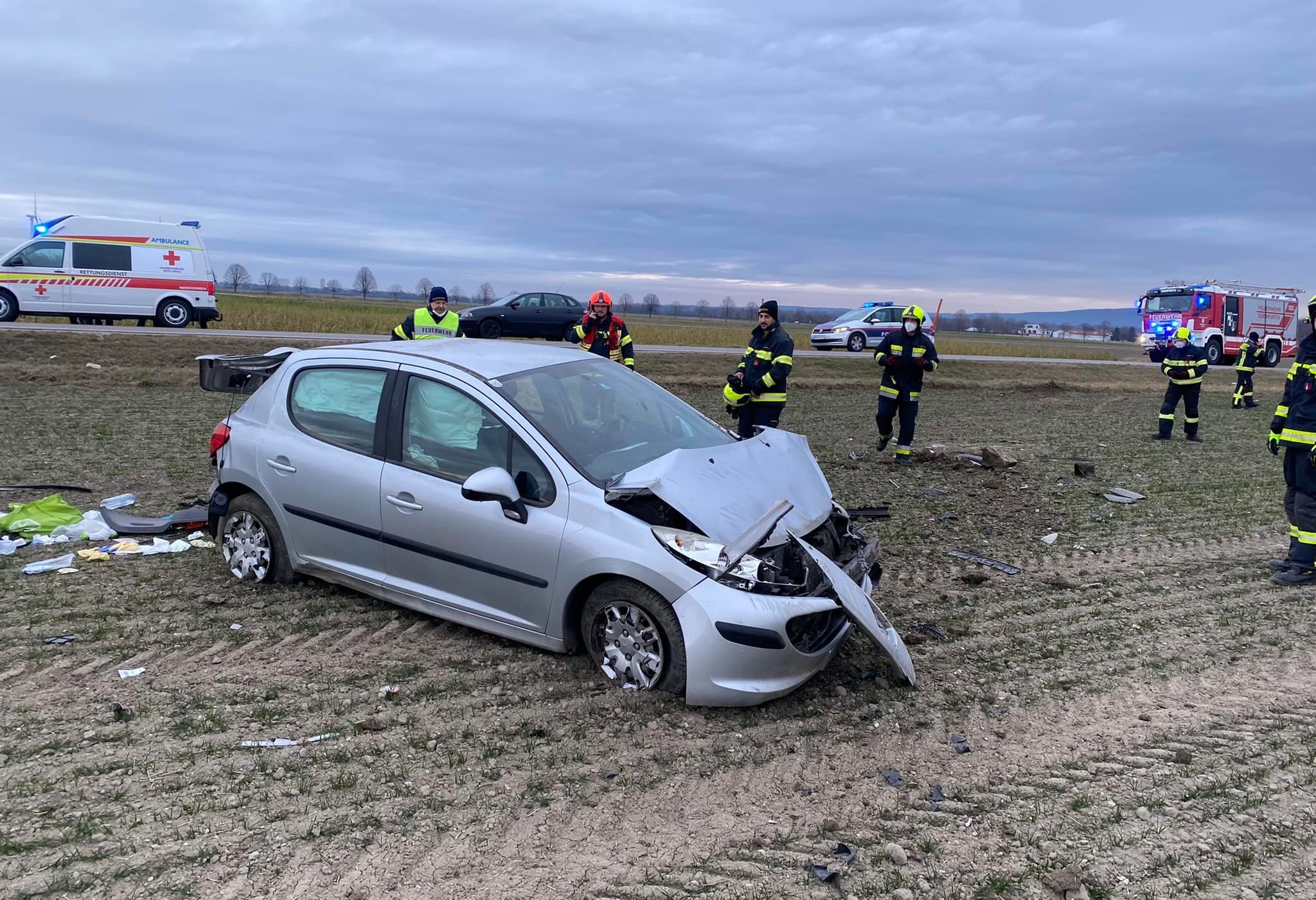 Der Lenker wurde schwer verletzt.
