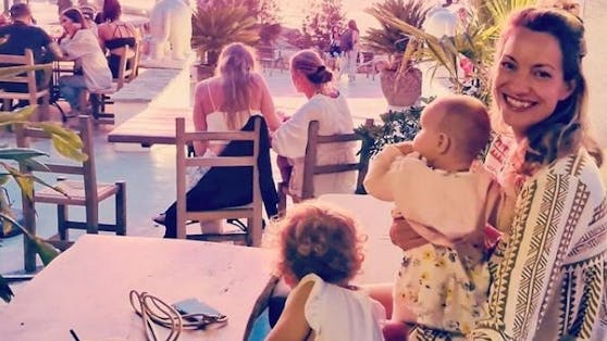 Diana Lueger mit ihren beiden Töchtern Amelie und Zoe auf Ibiza.