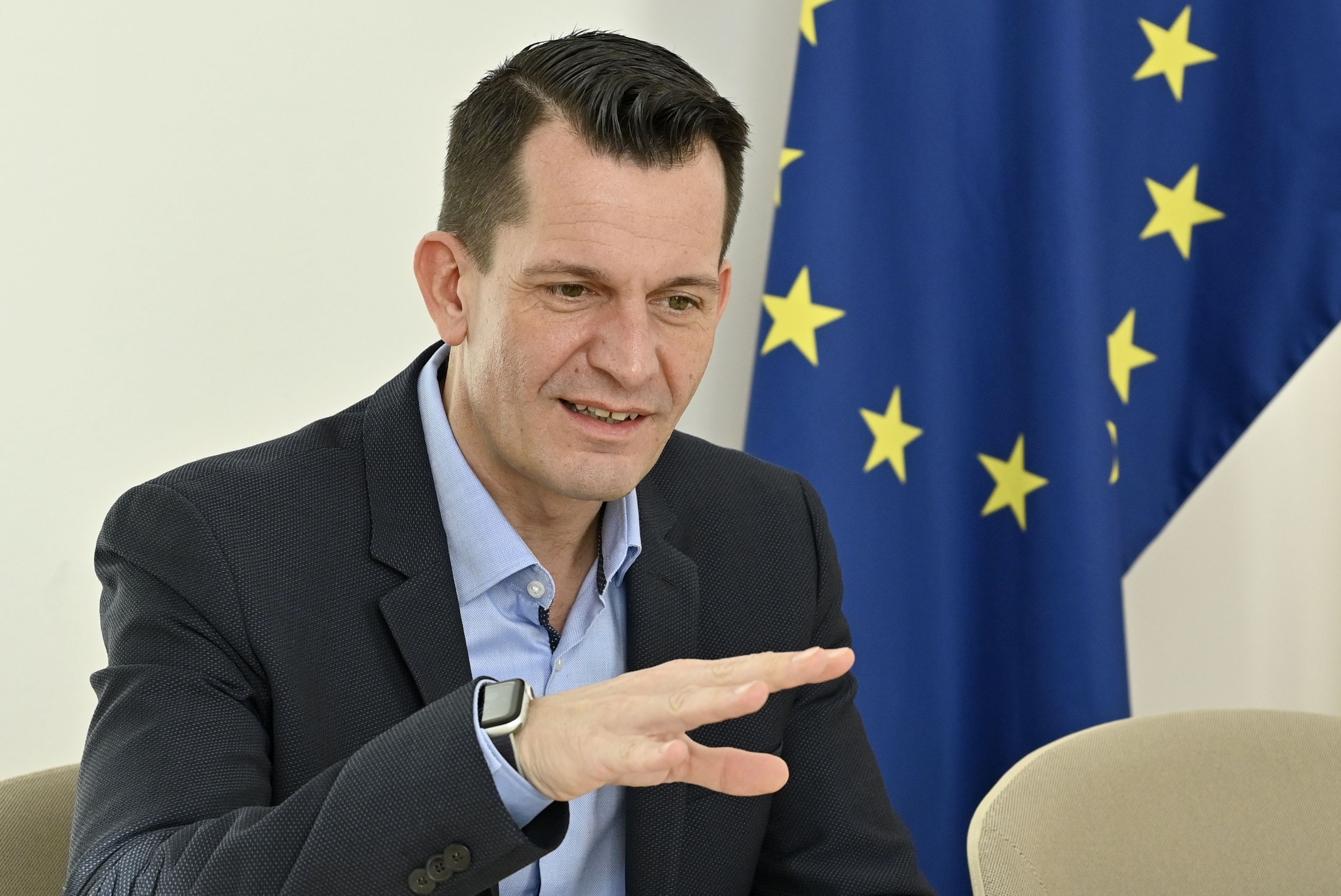 Gesundheitsminister Wolfgang Mückstein (Grüne) sagt Corona-Weihnachten 2022 an.