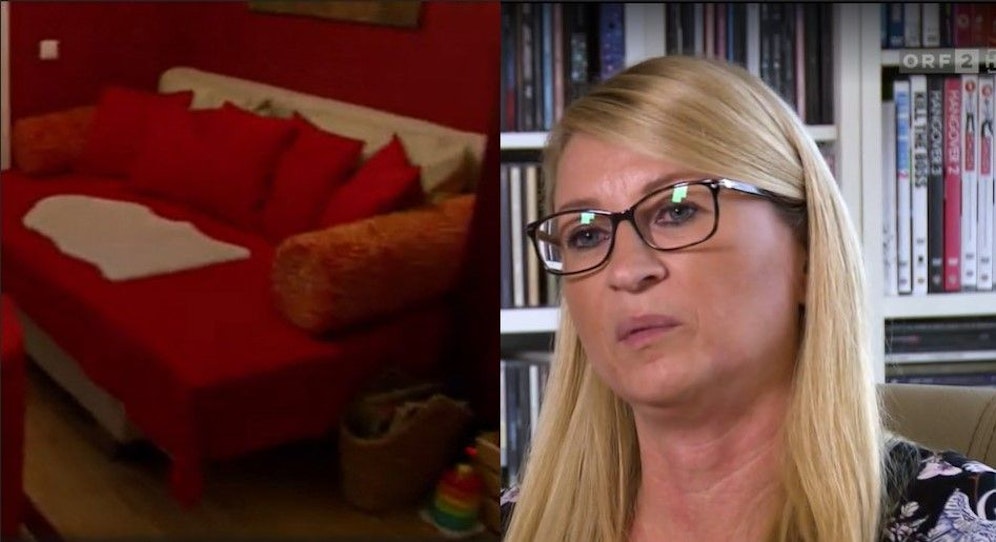 Auf dieser Couch wurde die tote Bekannte von Birgit S. aufgebahrt.