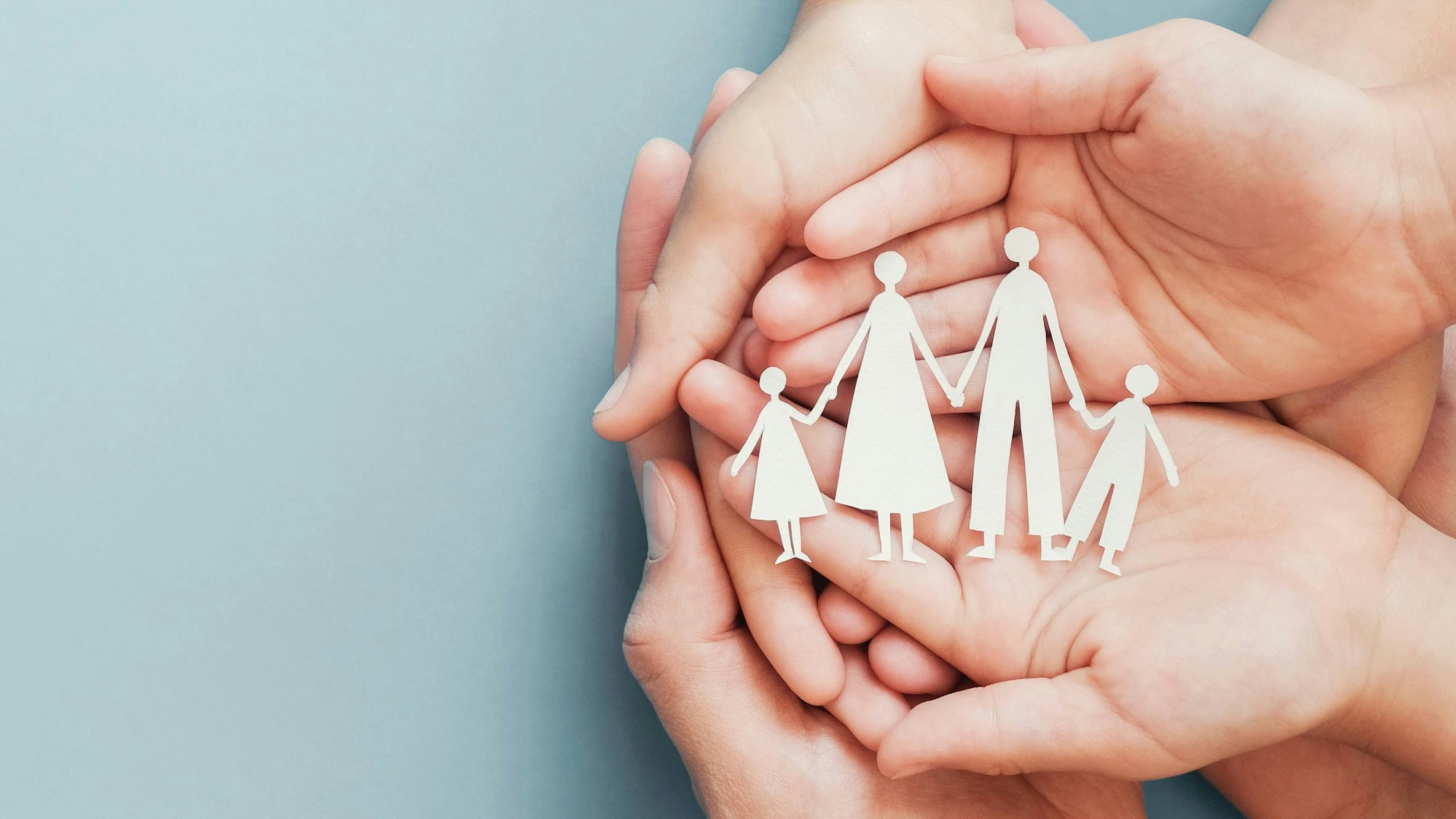 Der Verfassungsgerichtshof urteilte, dass man nicht verheiratet oder verpartnert sein muss, um ein Kind zu adoptieren.