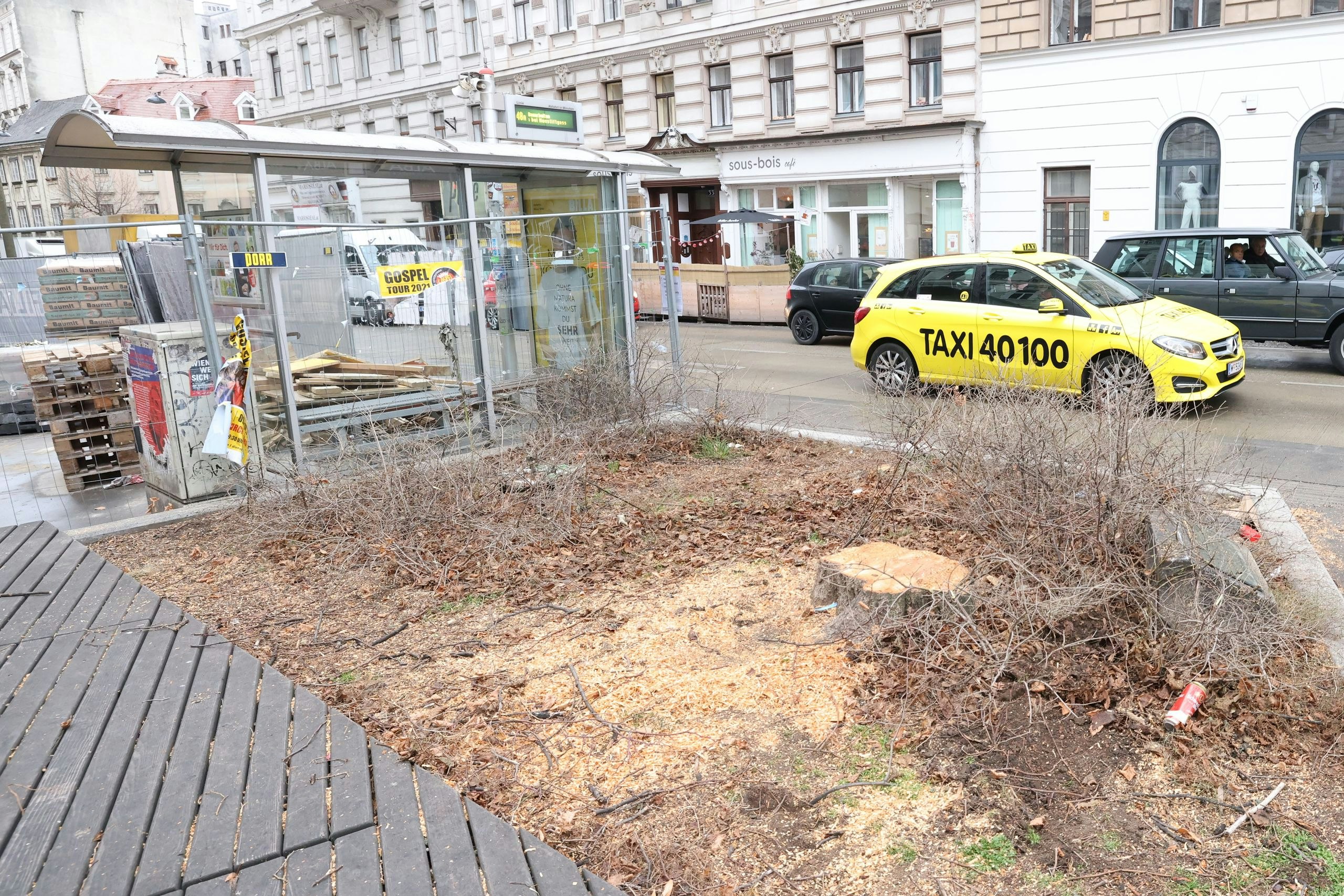 Am Montag wurden am Augustinplatz in Wien-Neubau die Schubertlinde und weitere Bäume gefällt. Hier soll ein Notausgang für die verlängerte U2 entstehen.