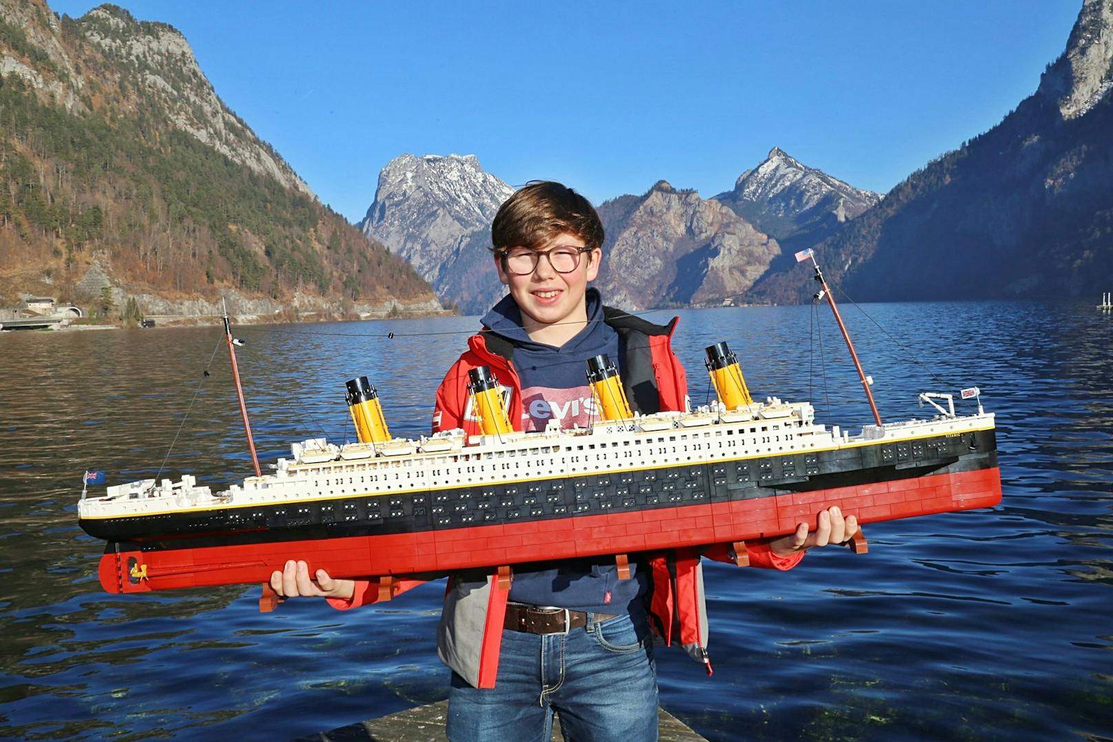 Gabriel (14) aus Oberösterreich baute die Titanic aus mehr als 9.000 Legoteilen nach.