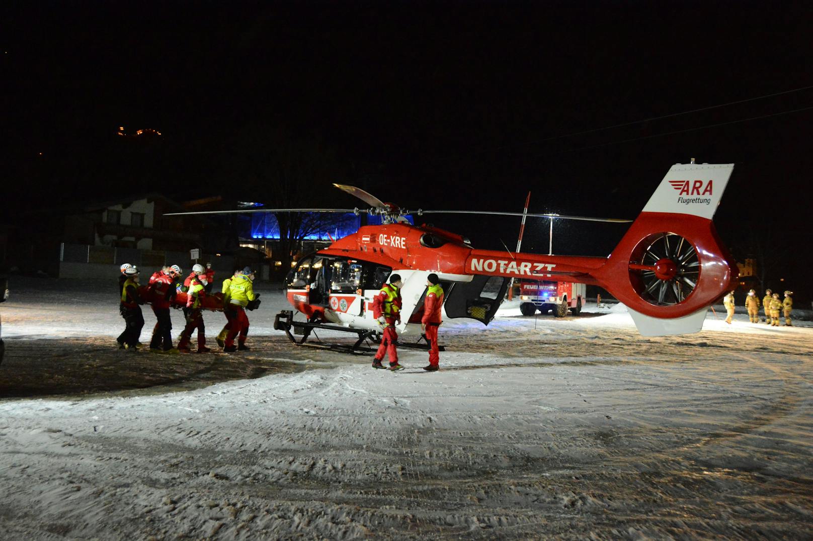 Der 71-jährige Urlauber wurde mit dem Hubschrauber in die Klinik Innsbruck geflogen. 