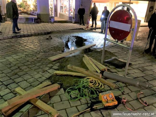 Im Boden blieb ein großes Loch.