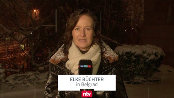 Elke Büchter von RTL stellte auf der Pressekonferenz der Familie Djokovic einige kritische Fragen.
