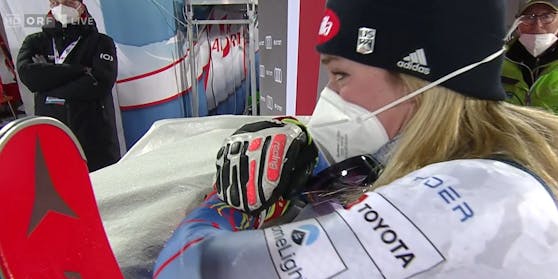 Mikaela Shiffrin weint nach dem Sieg in Schladming.
