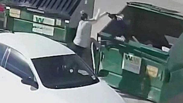18-Jährige wirft ihr Neugeborenes in die Mülltonne
