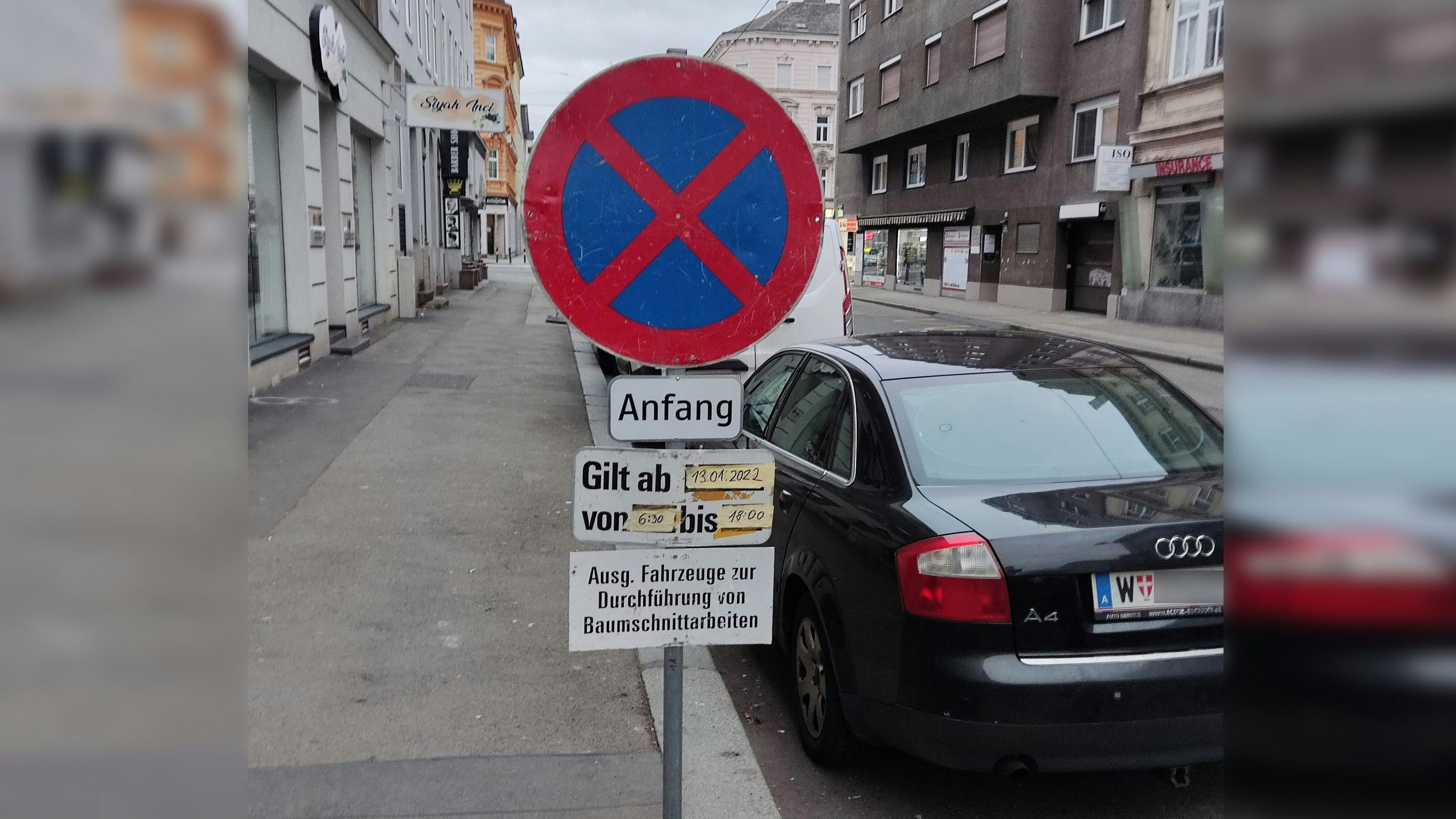 In der Pernestorfergasse sorgt ein Parkverbot für Lacher