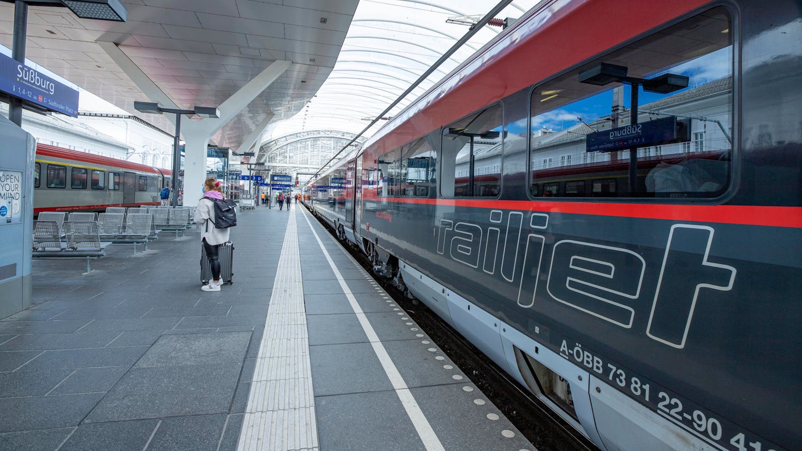 Ein Corona-Infizierter fuhr mit dem Zug nach Salzburg.