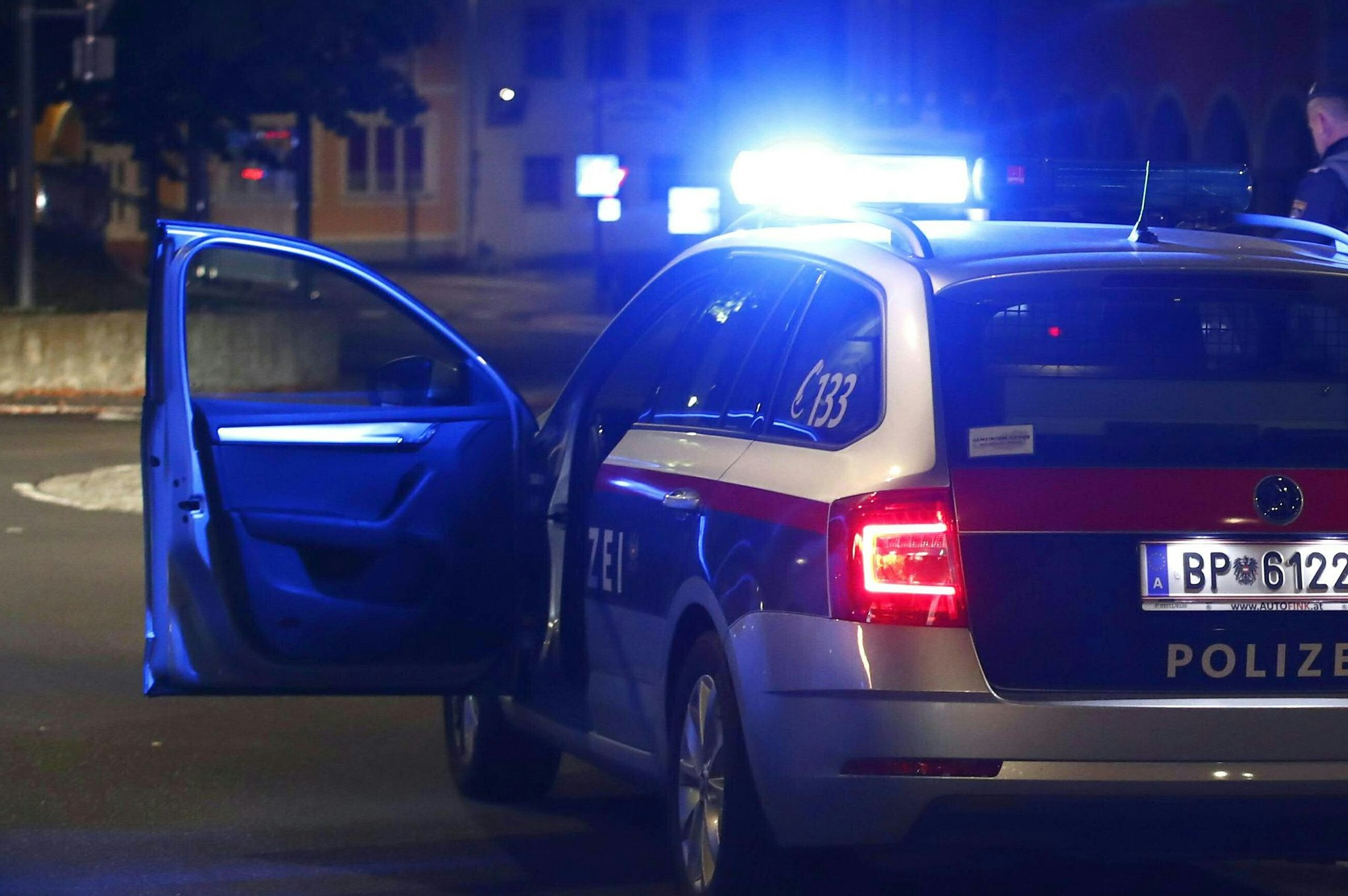 Die Einsatzkräfte fanden den Mann mit einer tödlicher Verletzung vor. (Symbolbild)