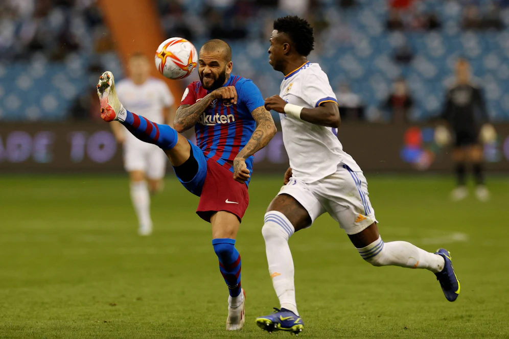 Dani Alves und Vinicius Jr.