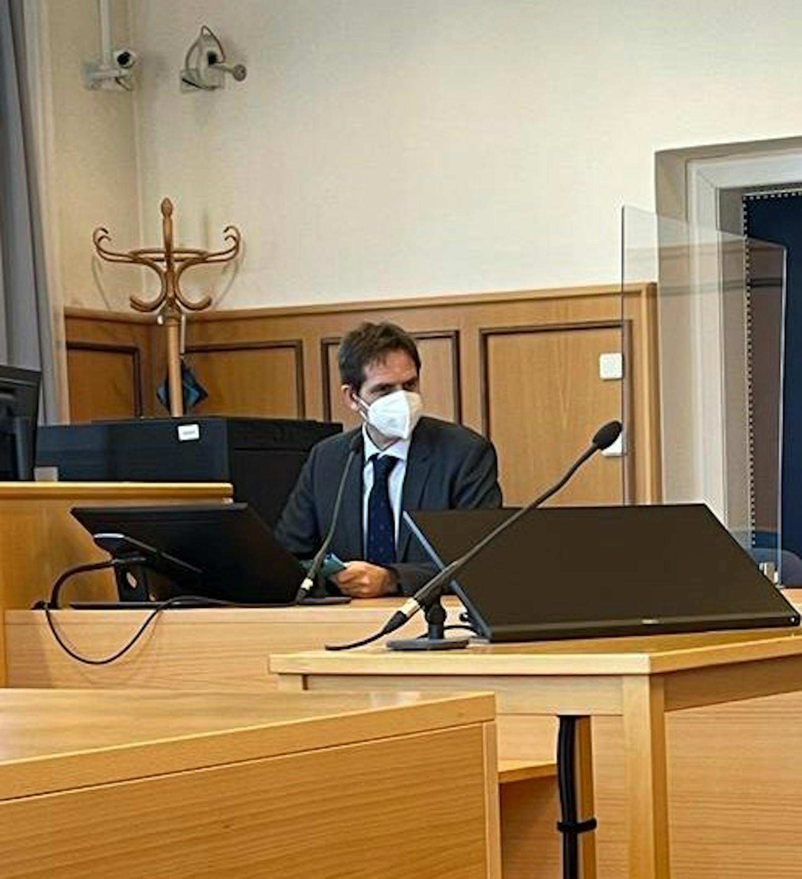Der Anwalt des angeklagten Geisterfahrers: Dr. Michael Jägerndorfer