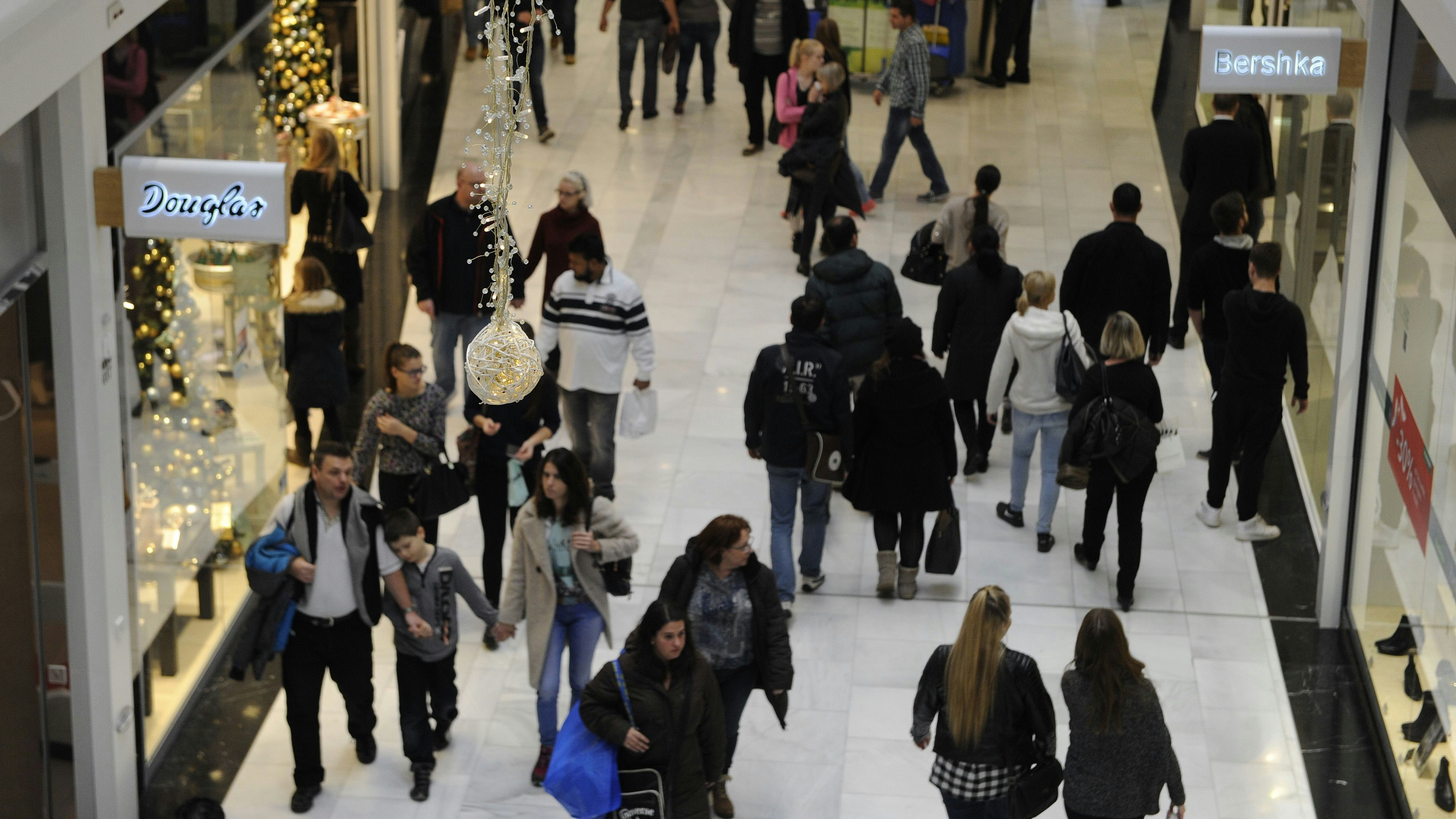 Mehr als die Hälfte der mit Omikron Infizierten scheidet genug Viren aus, um andere Menschen anzustecken 