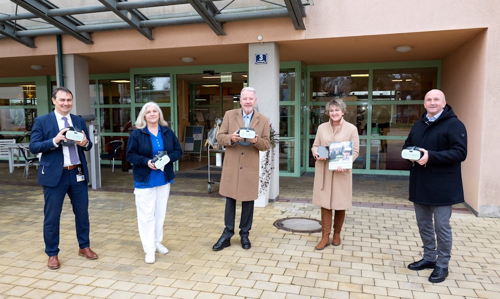 Gesundheit Thermenregion-Geschäftsführer Ludwig Gold, die Leiterin der Alltagsbetreuung Waltraud Schwarz, Bürgermeister Klaus Schneeberger, Pflege- und Betreuungsleitung Christine Lindenthal und Direktor Wolfgang Friessenbichler (Hinweis: Das Bild wurde bereits im Dezember aufgenommen).