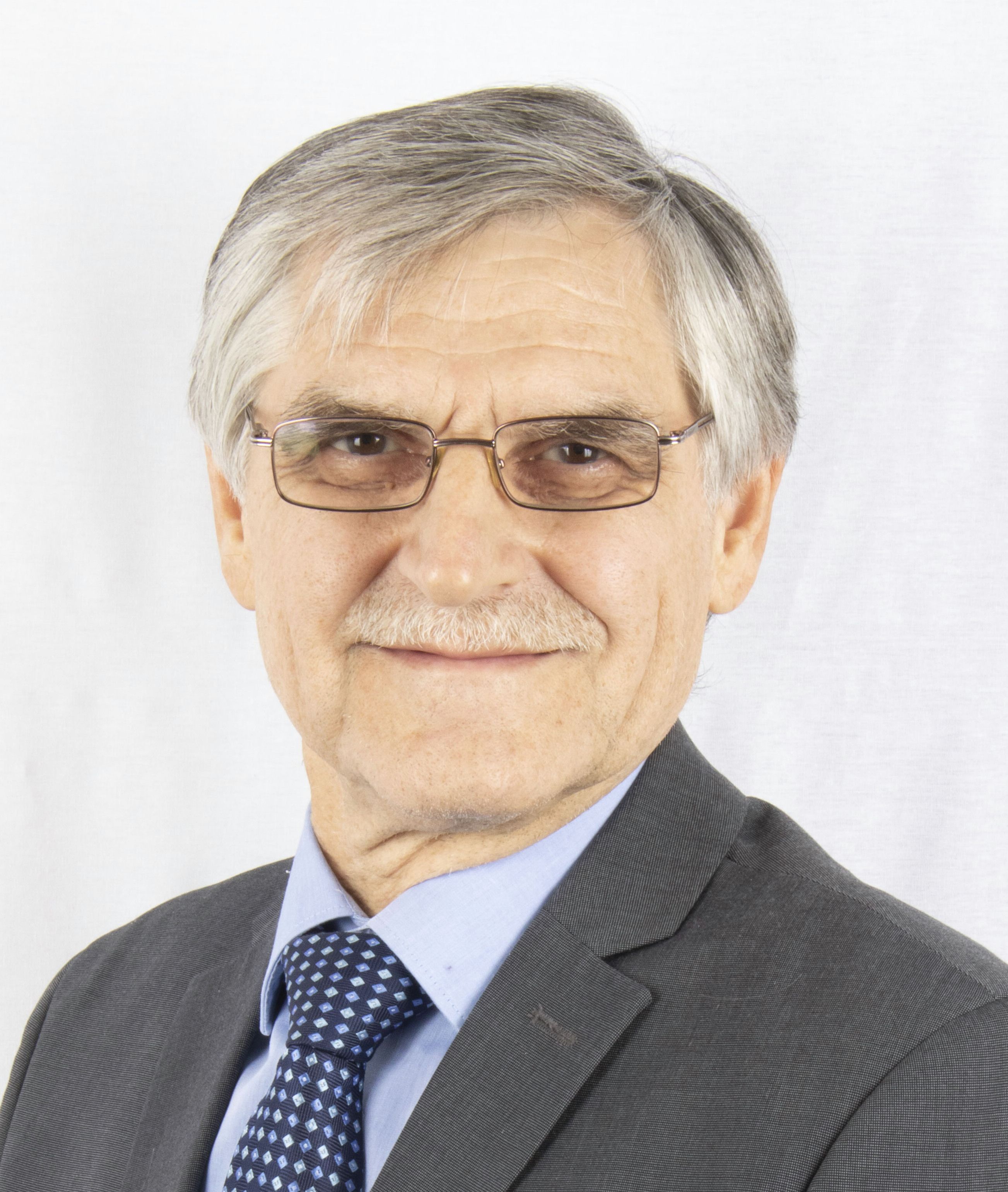 Unternehmer Wilhelm Weinmeier aus Kirchberg sorgt sich um die kleinen Läden.