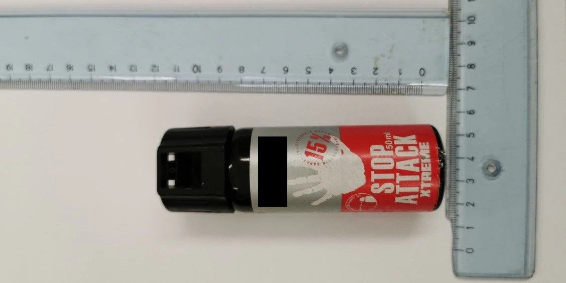 Sein Kollege hatte dieses Pfefferspray in der Hand.