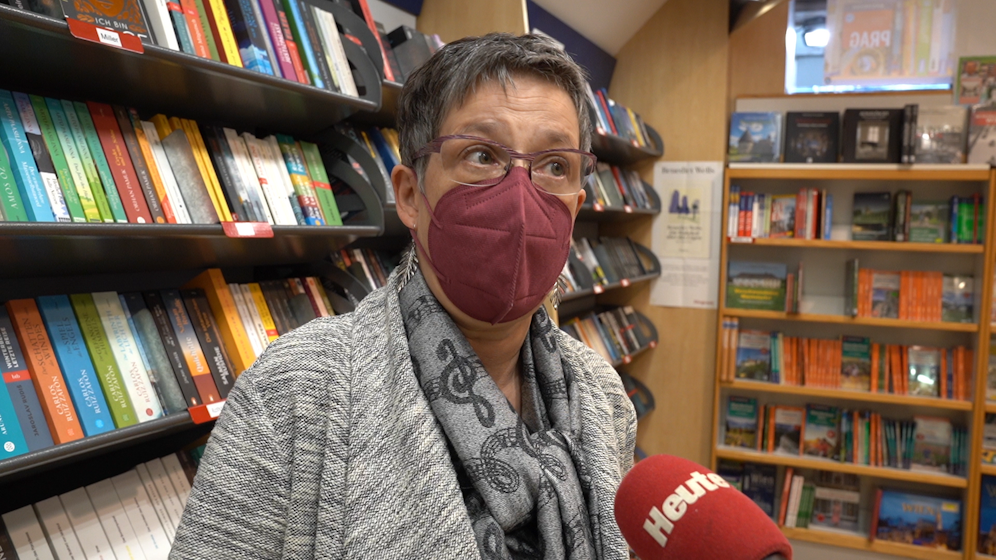 Buchshop-Besitzerin Alexandra bekam wegen der 2G-Kontrollen die geballte Ladung Wut ab.