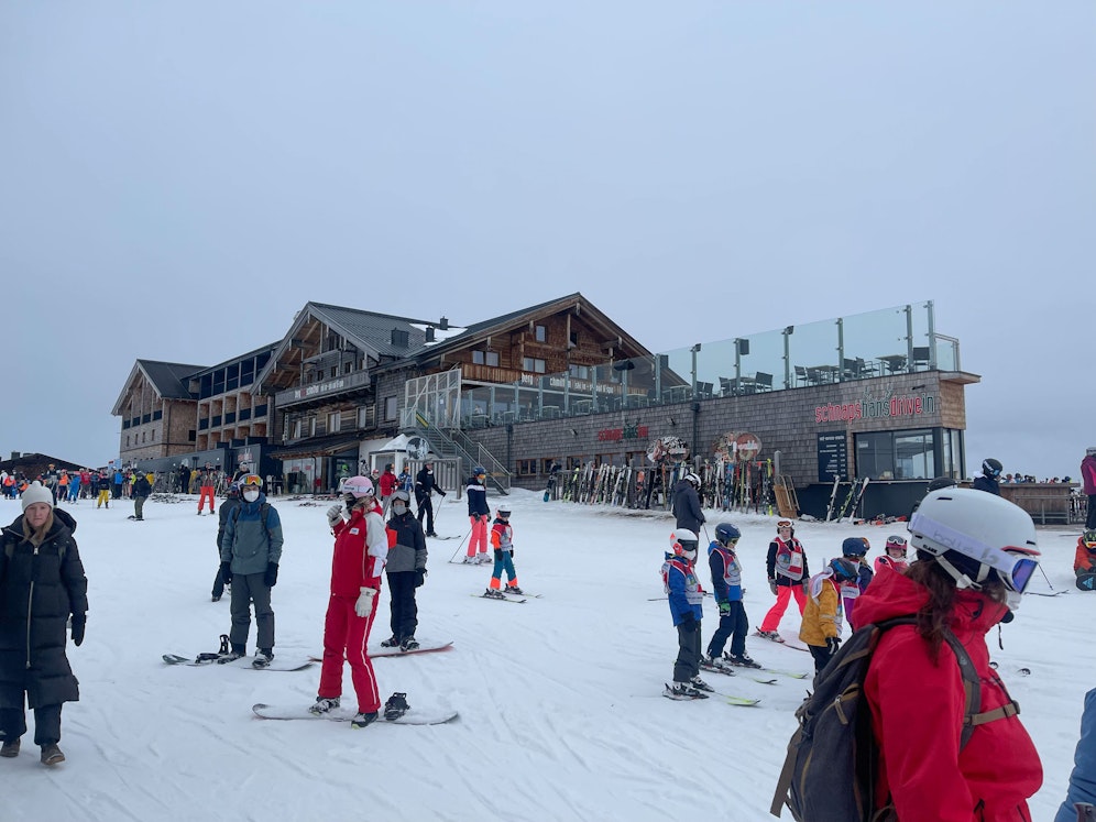 In den Skigebieten Österreichs explodieren derzeit die Infektionszahlen.