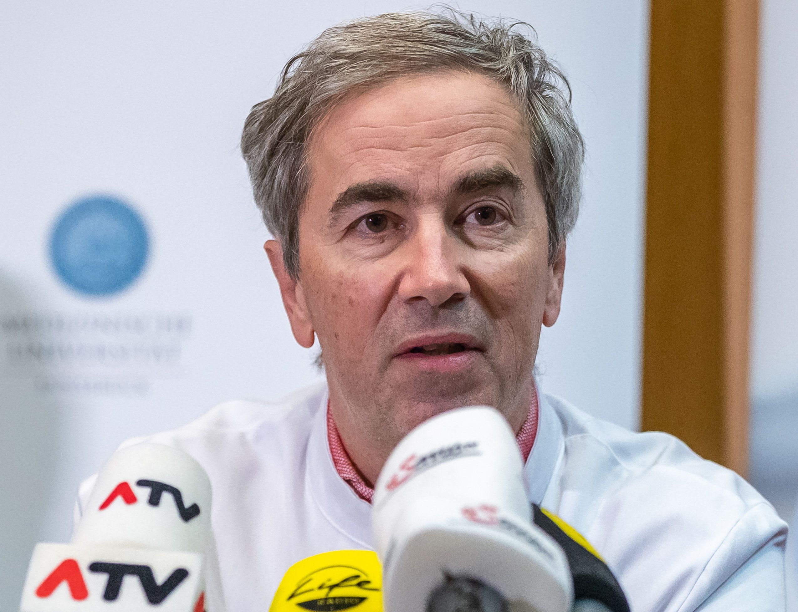 Download von www.picturedesk.com am 14.01.2022 (10:47).  25.02.2020, Tirol Kliniken, Innsbruck, AUT, Coronavirus in Österreich, Pressekonferenz Tirol Kliniken, im Bild Günter Weiss // Günter Weiss during a Pressconference of the tirol clinics about the Coronavirus at the Tirol Kliniken in Innsbruck, Austria on 2020/02/25. EXPA Pictures © 2020, PhotoCredit: EXPA/ Johann Groder - 20200225_PD8132 - Rechteinfo: Rights Managed (RM)