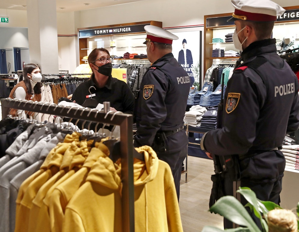 2G-Kontrolle der Kärntner Polizei im Handel (Symbolbild)