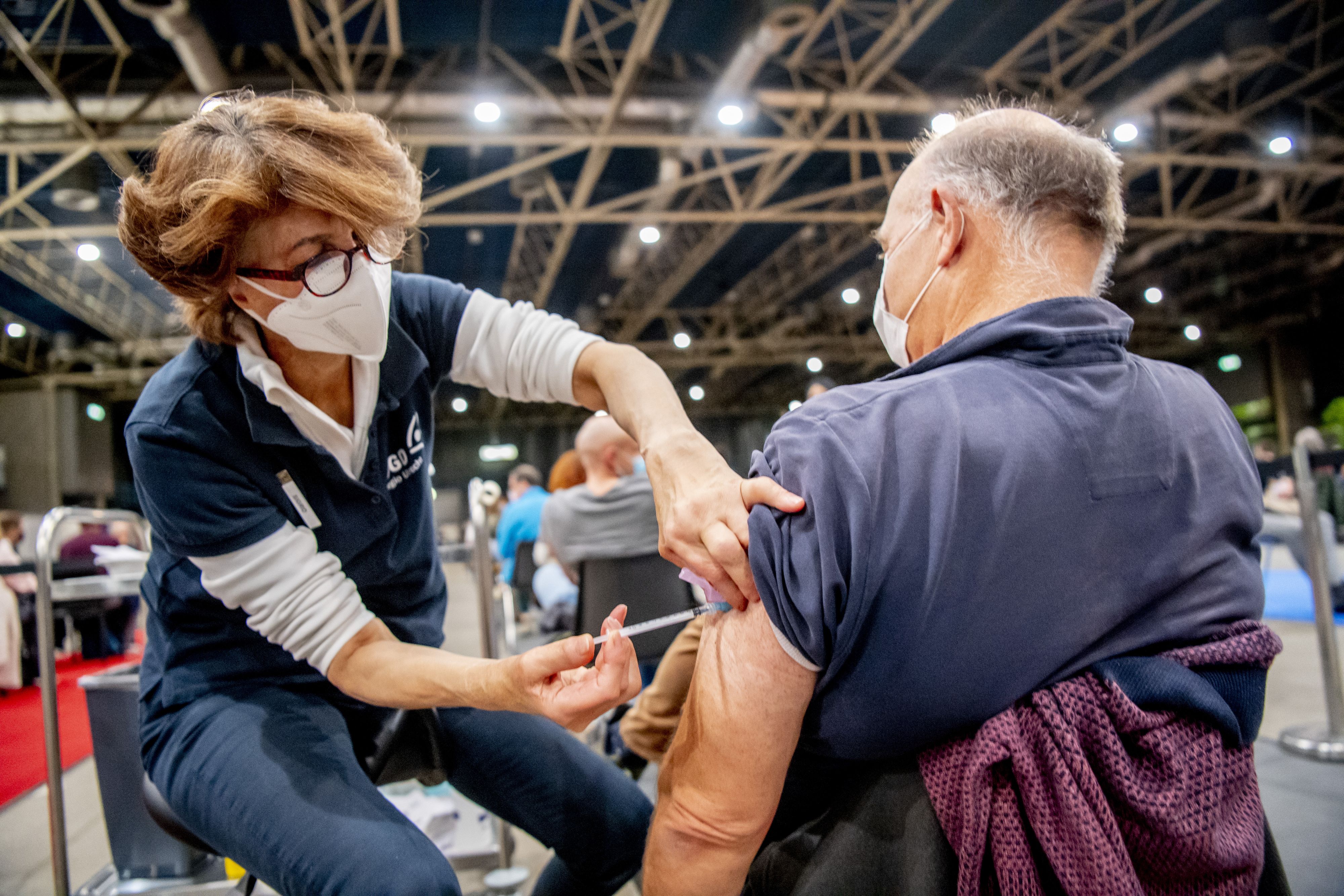 Wer in Griechenland über 60 ist und die Corona-Impfung verweigert, zahlt ab Montag 100 Euro. 