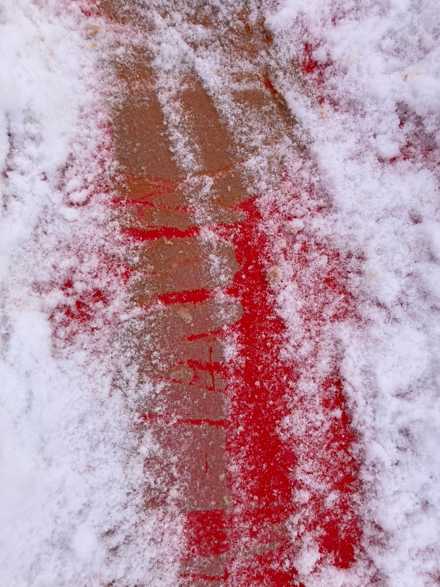 Alle Spielgeräte wurden mit einer unbekannten Masse beschmiert.