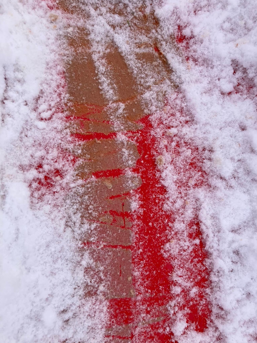 Alle Spielgeräte wurden mit einer unbekannten Masse beschmiert.