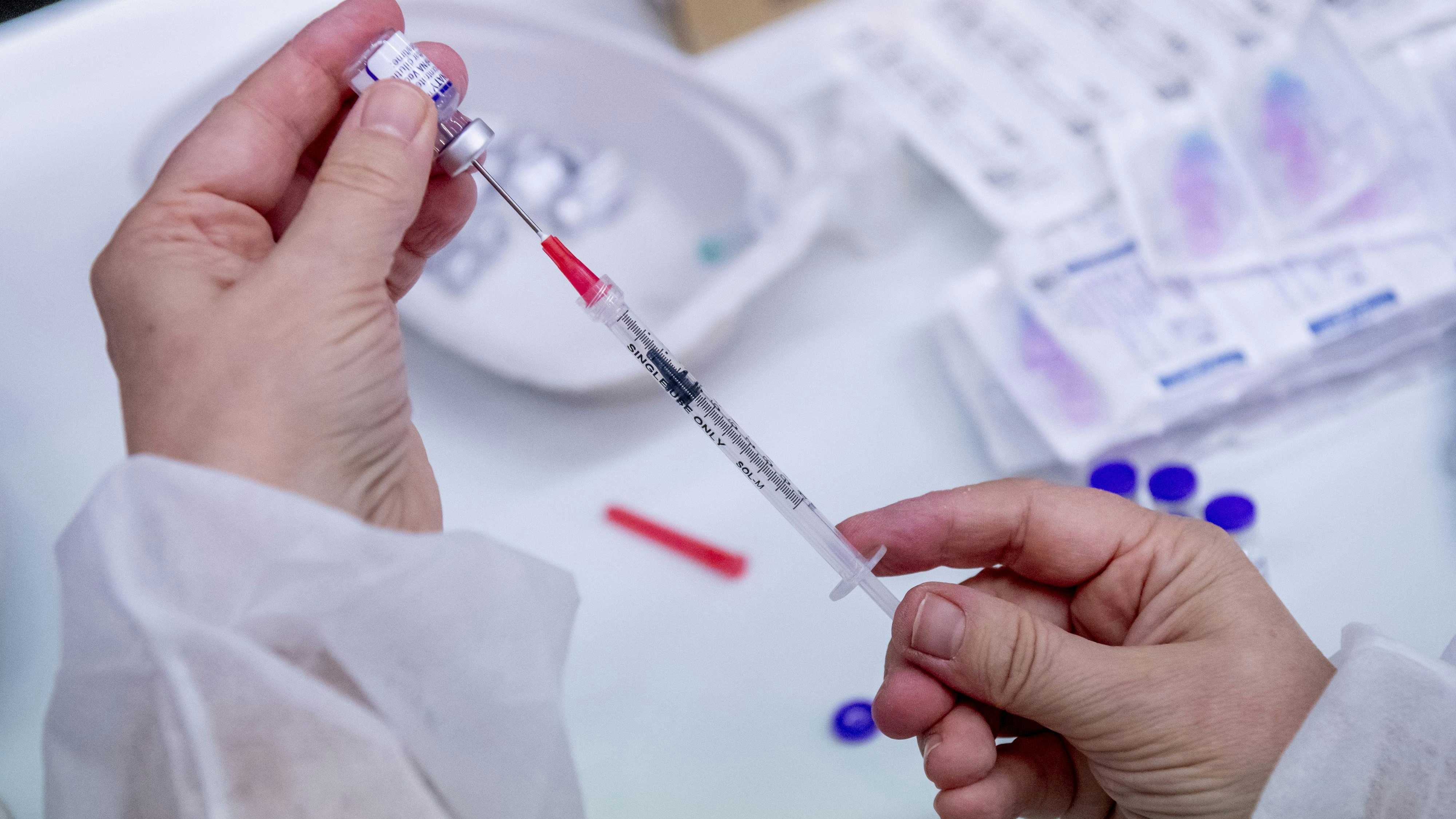 Die Ärzte fordern einen Fokus auf ganzheitliche Gesundheit. Die Ärztekammer kündigt einen Faktencheck an.