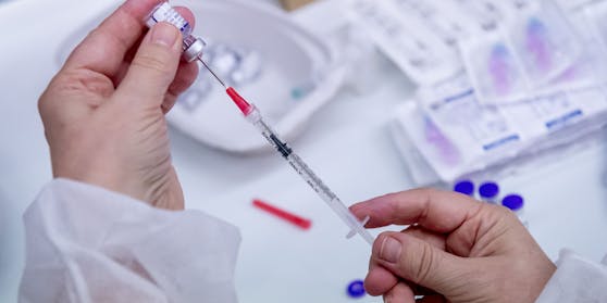 Ein 17-Jähriger starb in zeitlicher Nähe zur Impfung.
