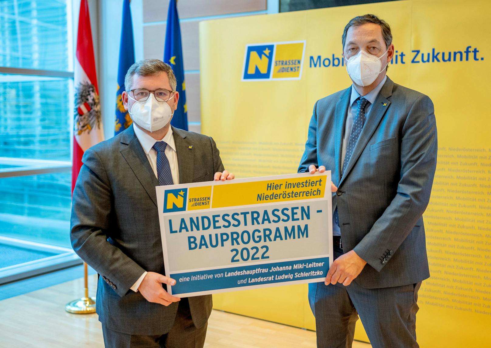 Mobilitätslandesrat Ludwig Schleritzko informierte heute gemeinsam mit Straßenbaudirektor Josef Decker über die für 2022 geplanten Investitionen in das NÖ Landesstraßennetz. 