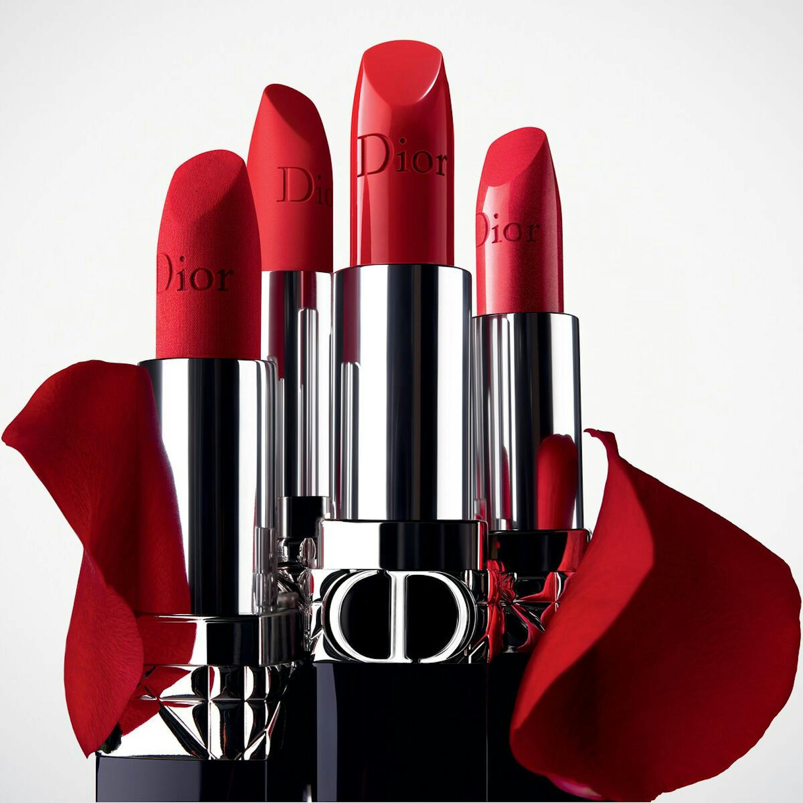 Auch das Luxusunternehmen Dior bietet dir in 2022 Mehrwegmöglichkeiten an, wie mit ihrem nachfüllbaren Lippenstiften.
