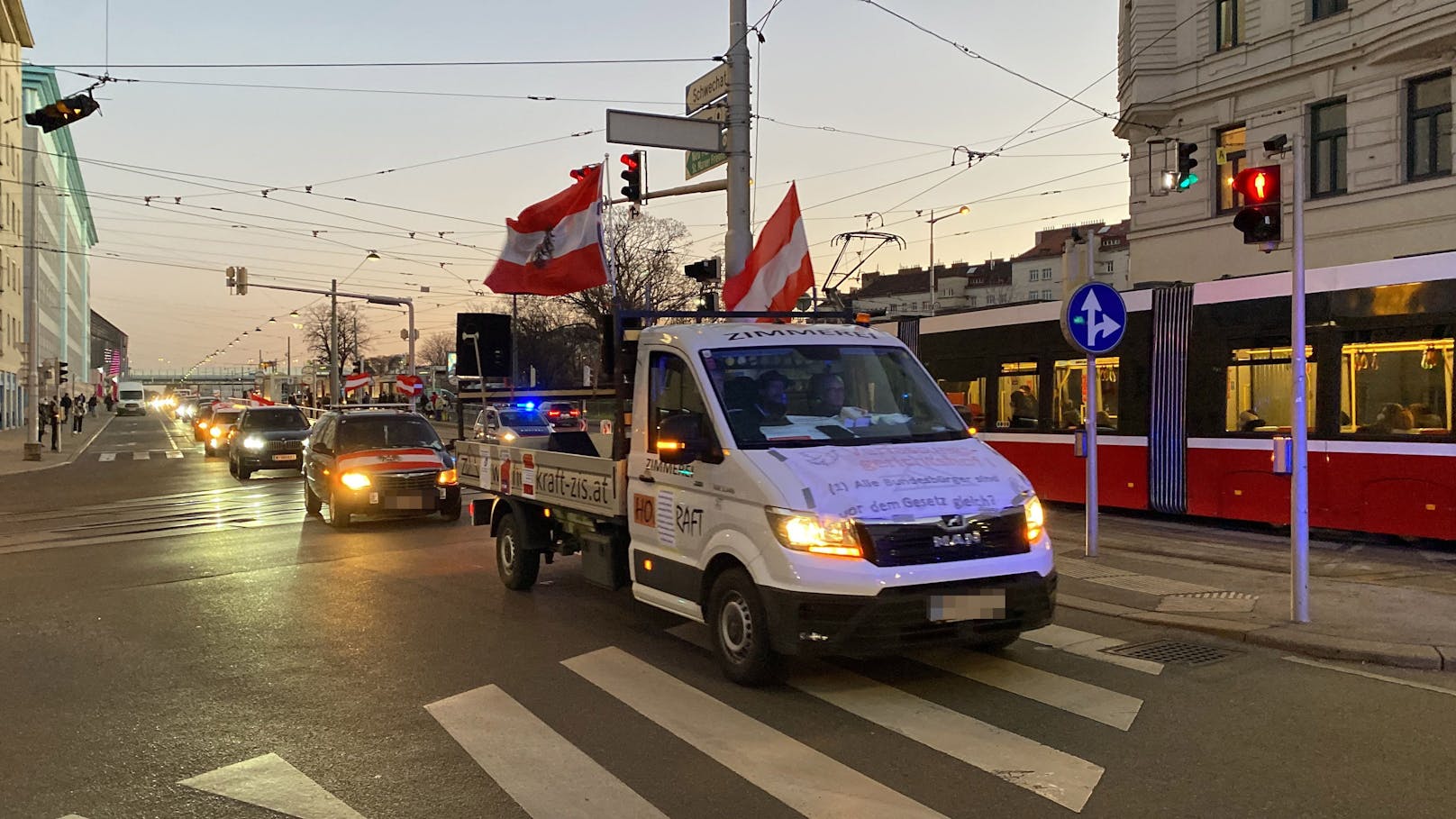 Die Fahrzeuge starteten in Schwechat und fuhren dann in die Wiener Innenstadt.