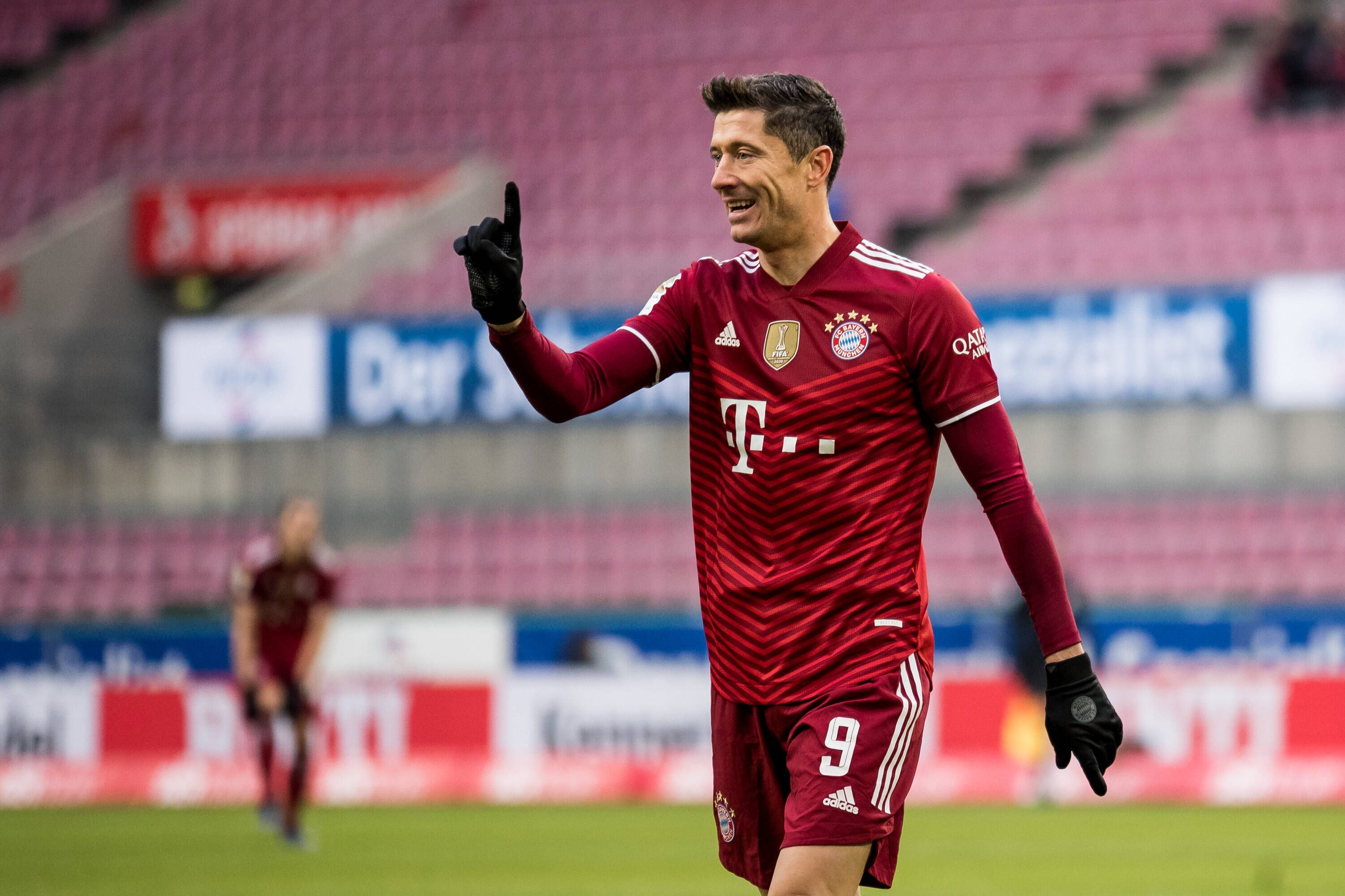 Robert Lewandowski jubelt in Köln. 