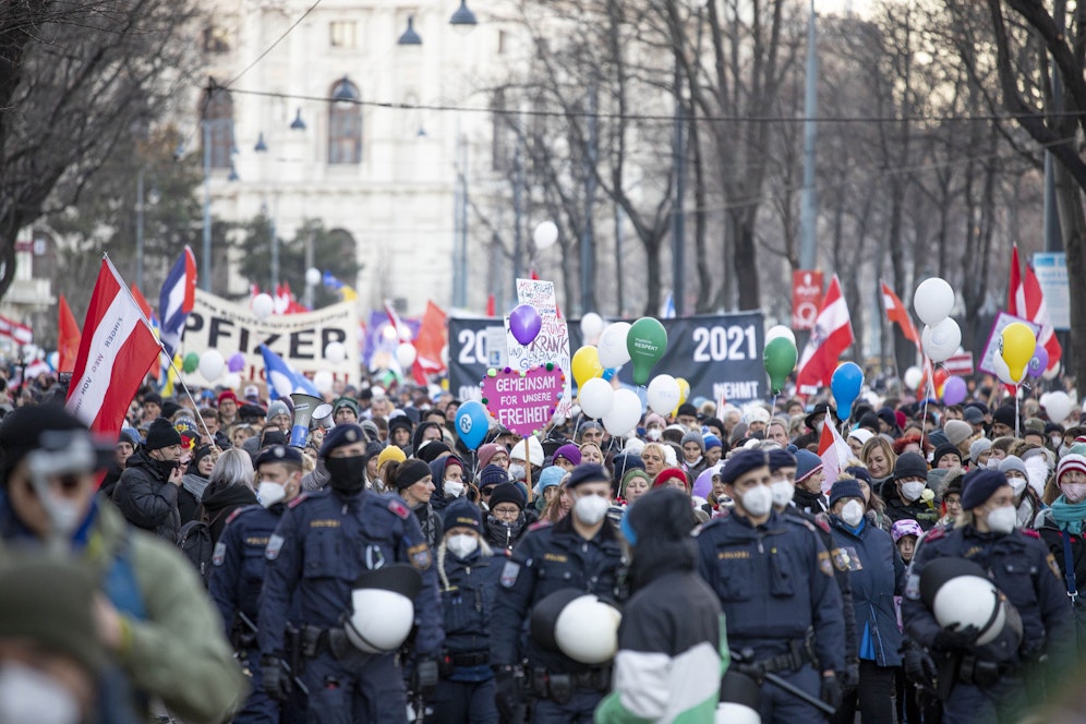 Die ÖVP will nun mit der FPÖ über Demos sprechen.