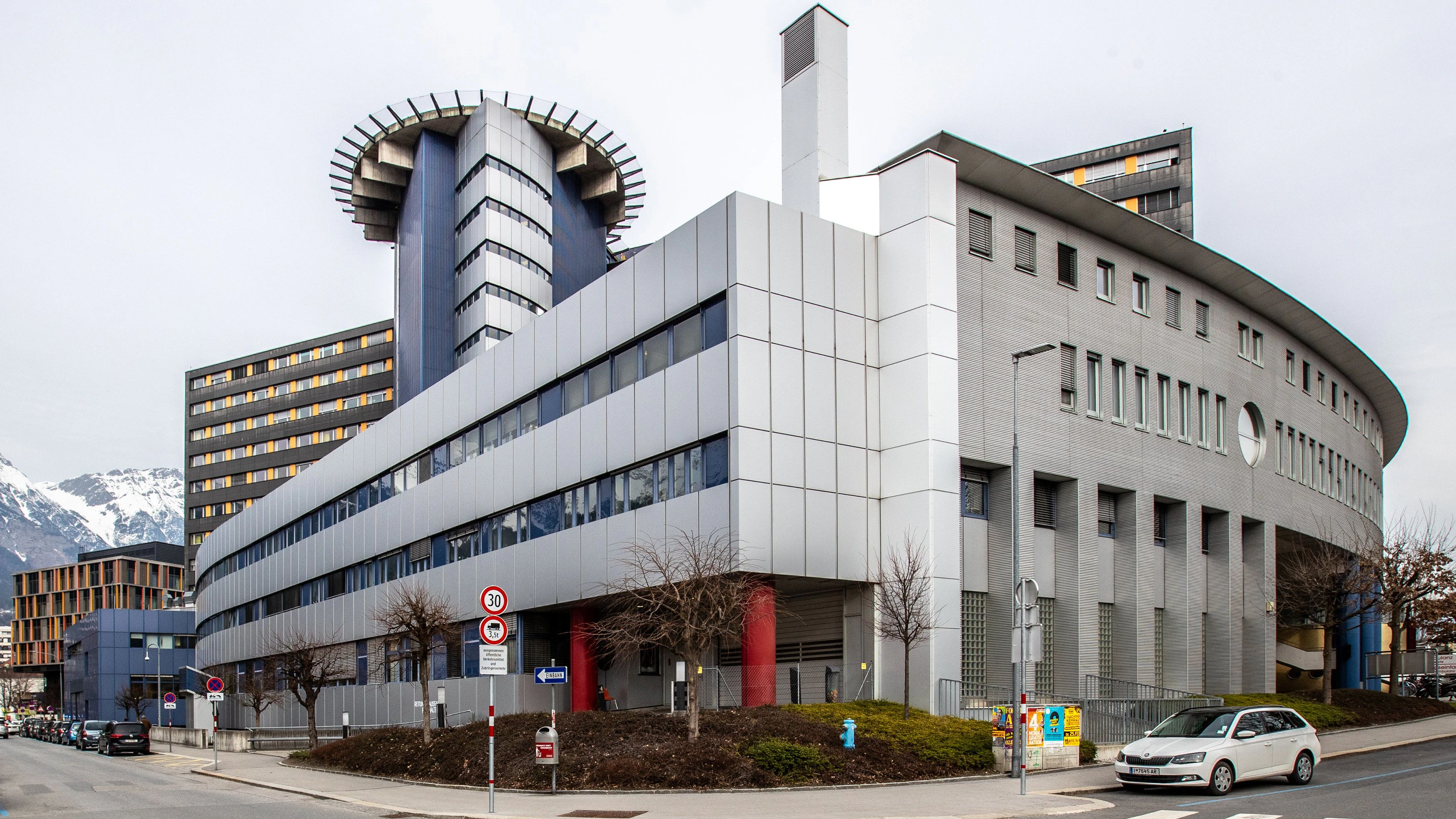 Der Mann wurde in die Klinik nach Innsbruck geflogen.