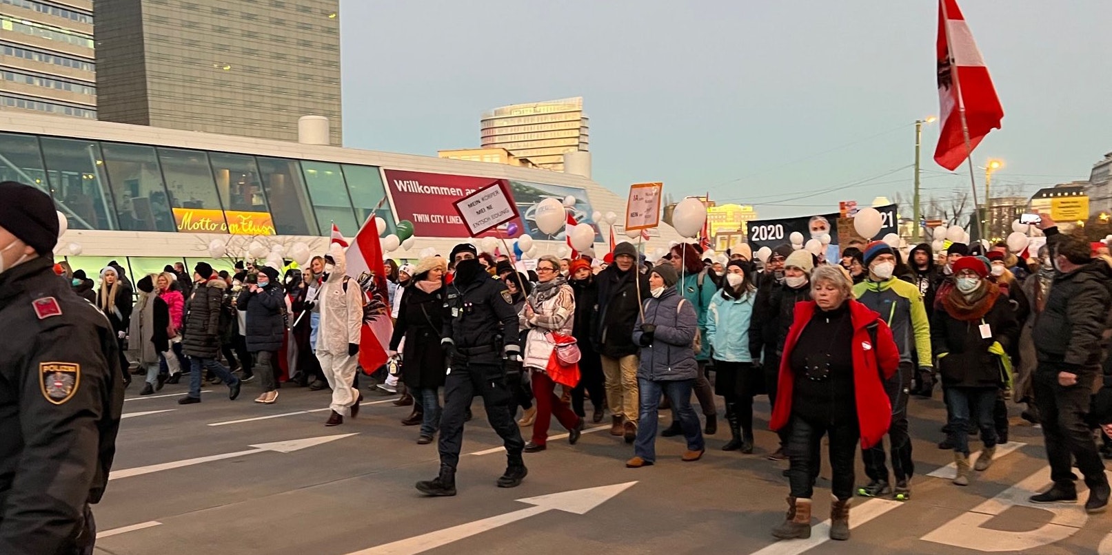 An der Corona-Demo sollen insgesamt 27.000 Personen teilgenommen haben.
