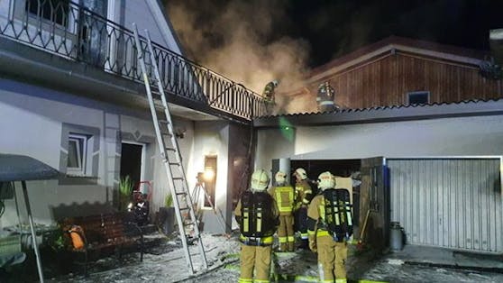 130 Florianis löschten Wohnhausbrand in Blindenmarkt