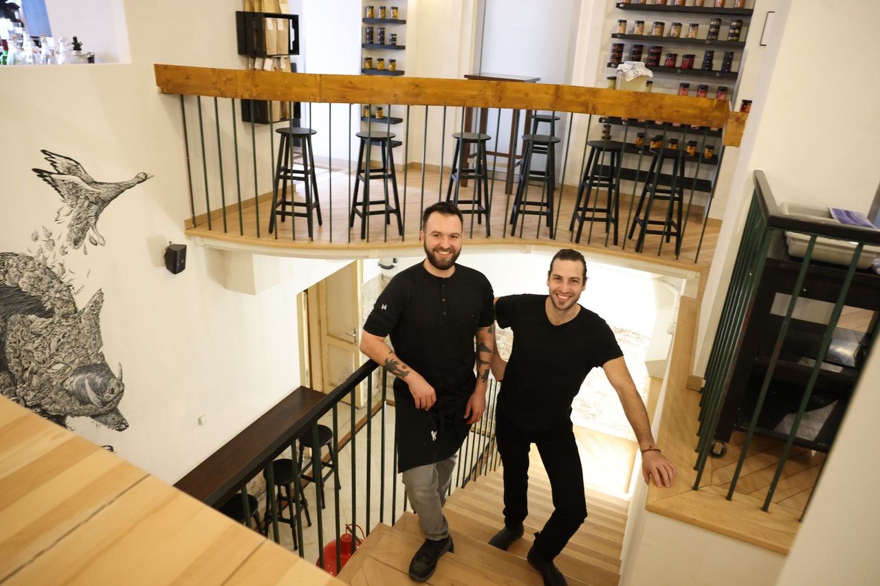 Chefkoch Wernher Schörkmayr und Manuel Künz setzen im "Wildling" auf die Neuinterpretation von österreichischen Klassikern.