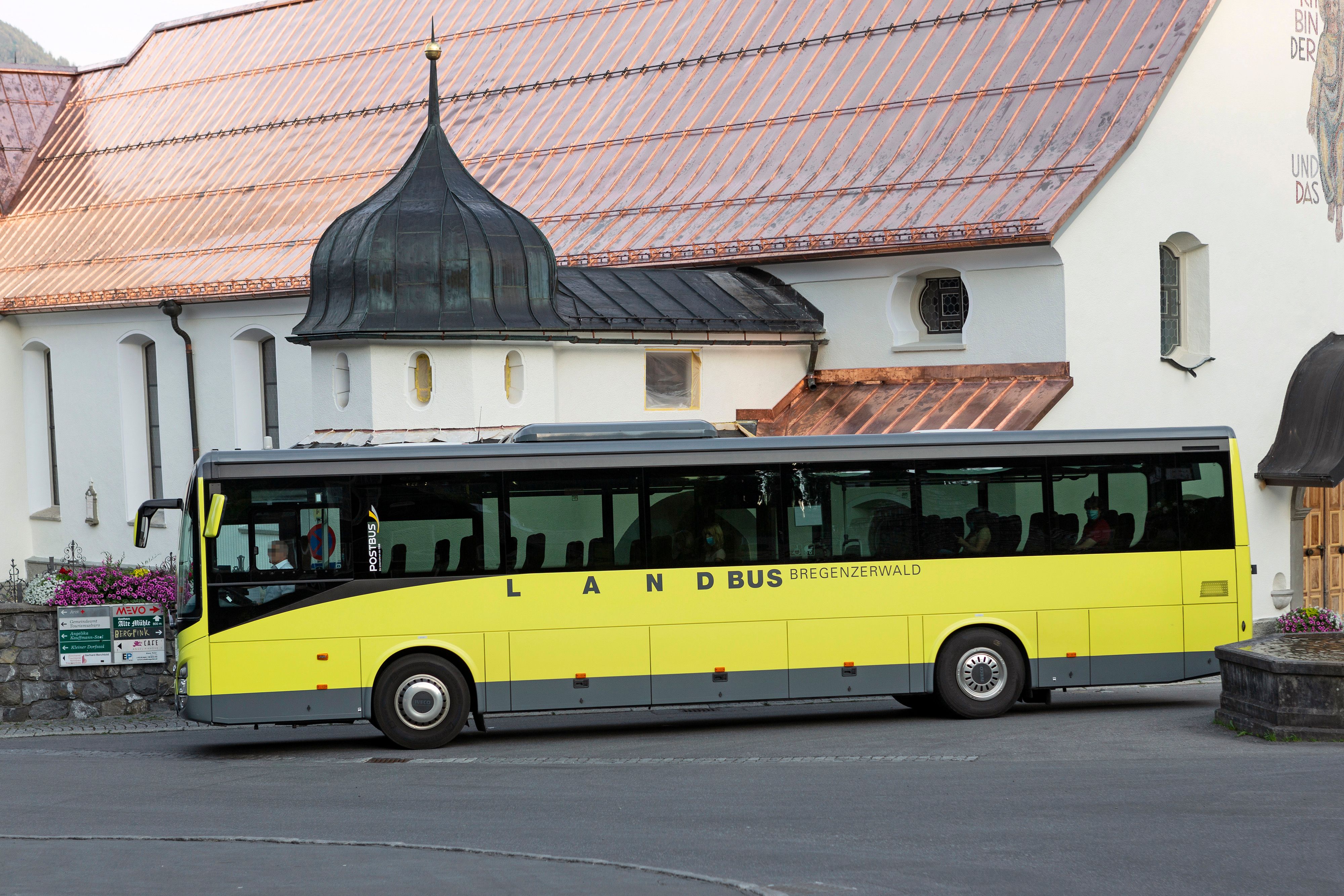 Ein "Landbus" rollte ohne Lenker los, es gab mehrere Verletzte. Symbolbild. 
