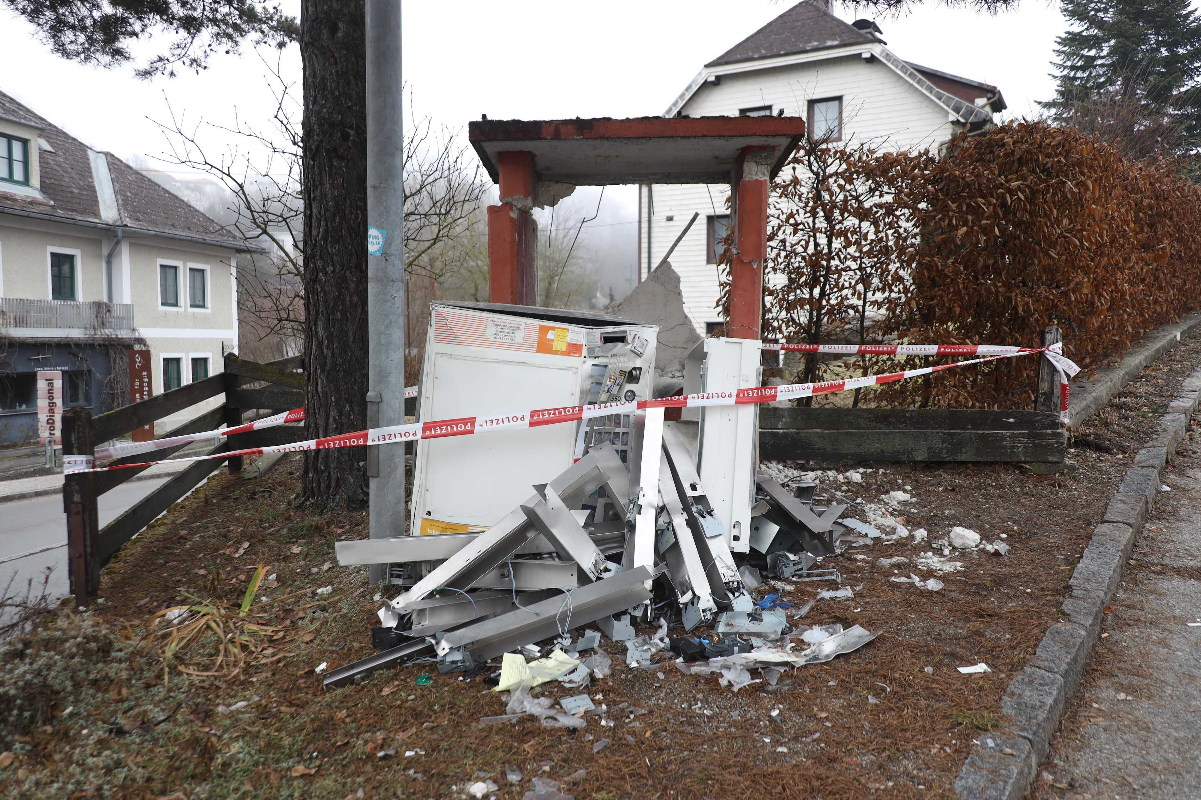 Der Automat wurde völlig zerstört.