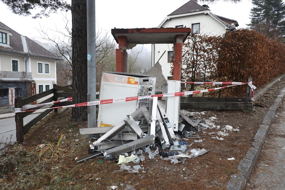 Der Automat wurde völlig zerstört.