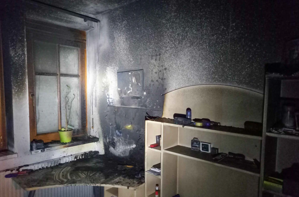 Das betroffene Zimmer wurde schwer beschädigt.
