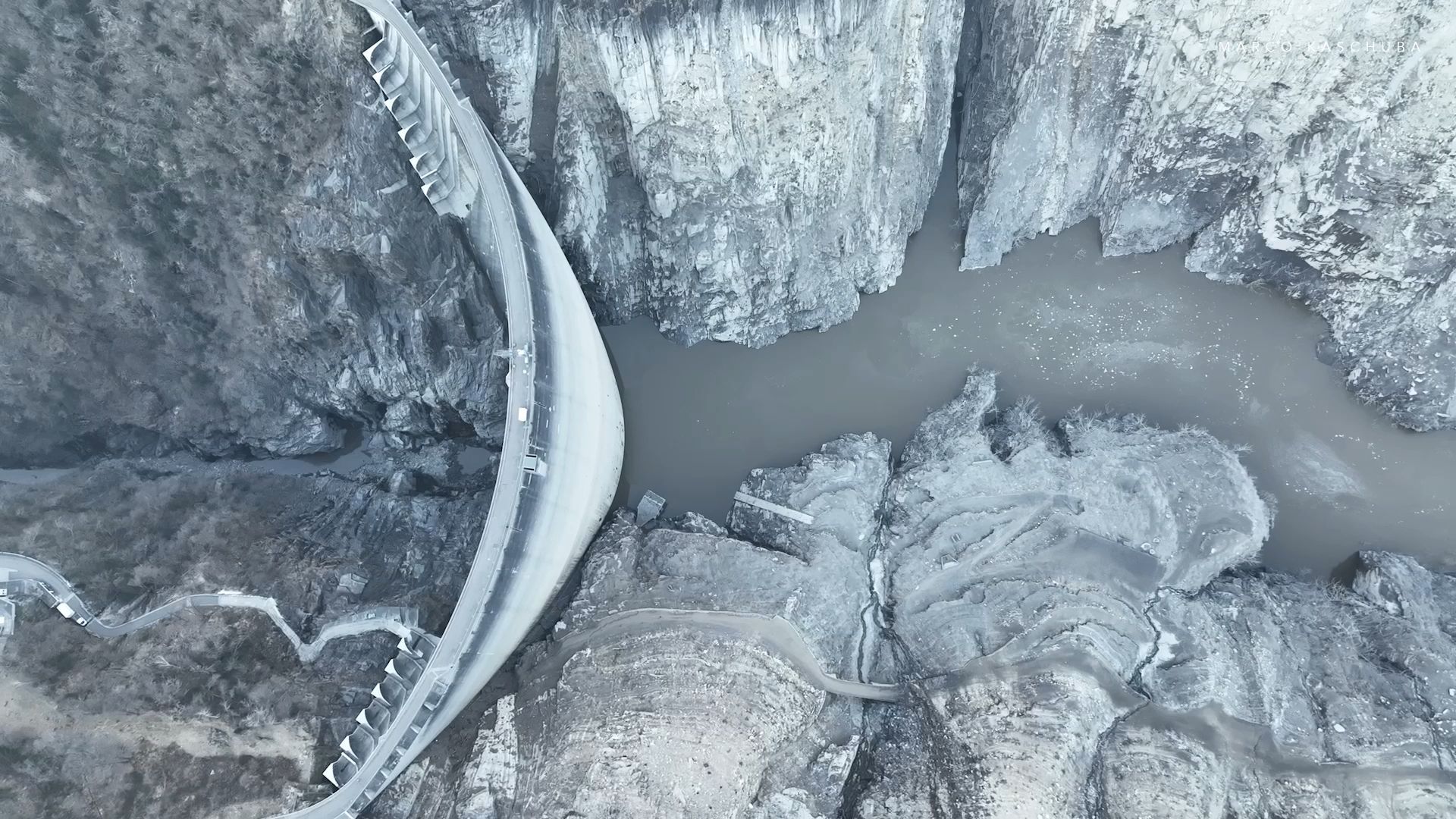 Der Stausee im Schweizer Verzascatal ist leer.